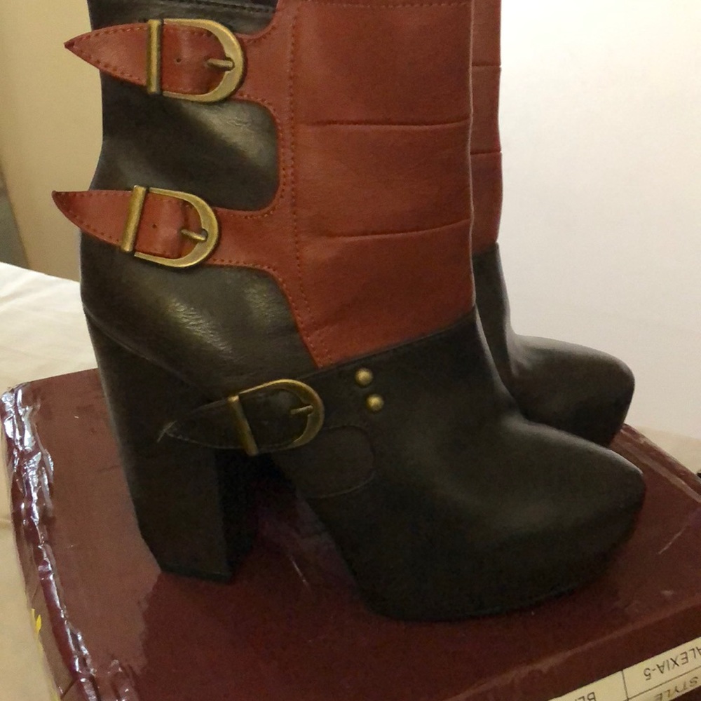 Boots - Picture 2 of 4